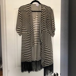 Lularoe Monroe kimono